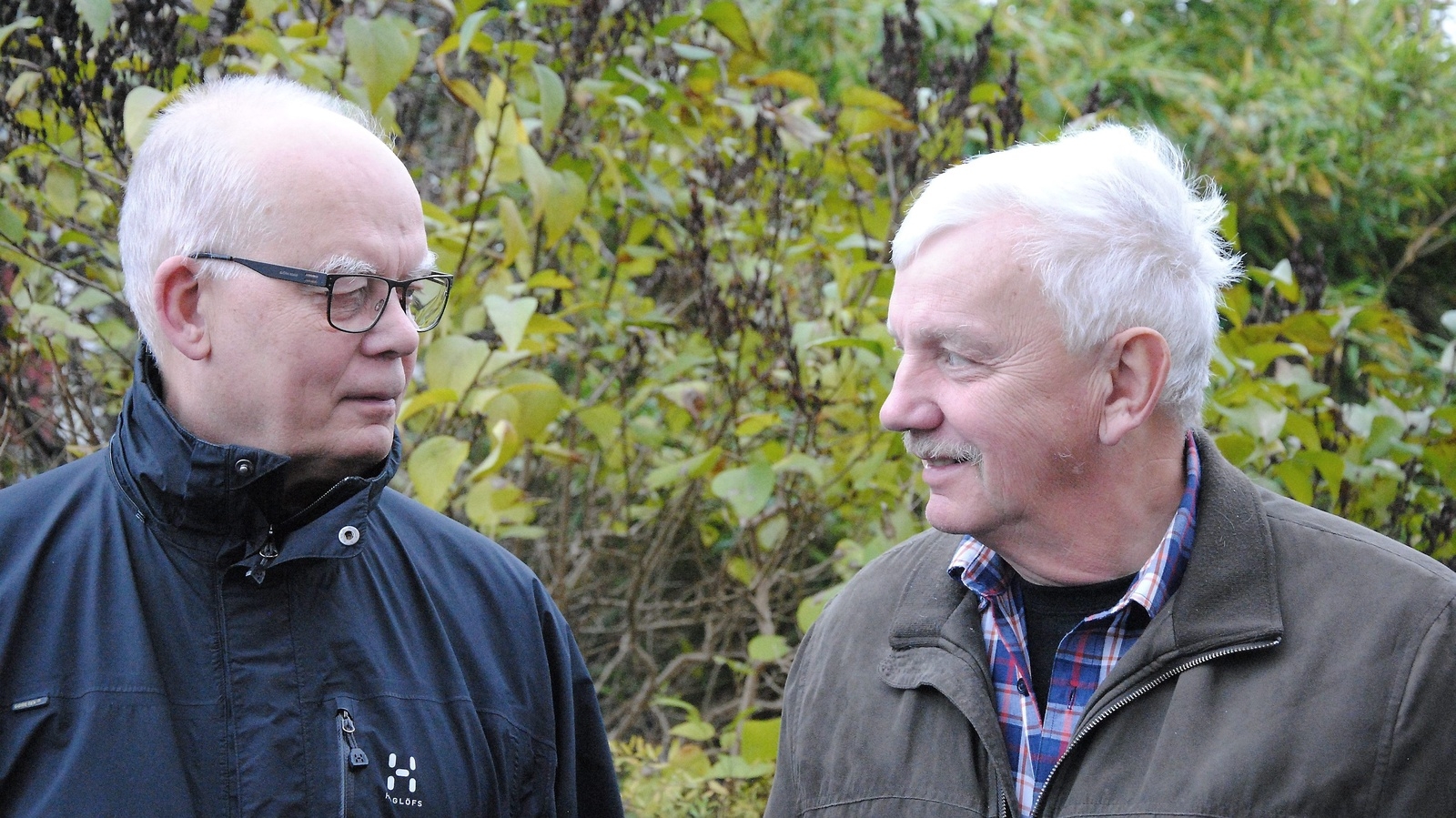 Bengt Ahlberg och Hans Persson, Osbysjöns fiskevårdsområde, slår ett slag för det fina fisket i Osbysjön. FOTO: SUSANNE GÄRE