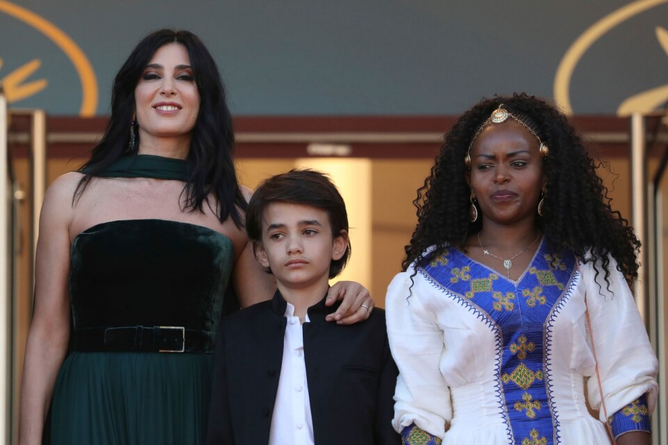 Regissör Nadine Labaki, och filmens unga skådespelare Zain Al Rafeea och Yordanos Shiferaw vid "Kapernaums” premiär i Cannes förra året.