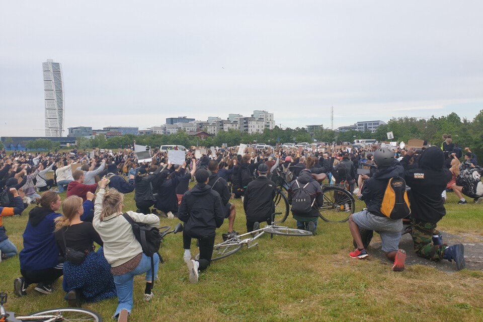 Flera hundra människor samlades på Ribersborg i en anti-rasistisk demonstration.