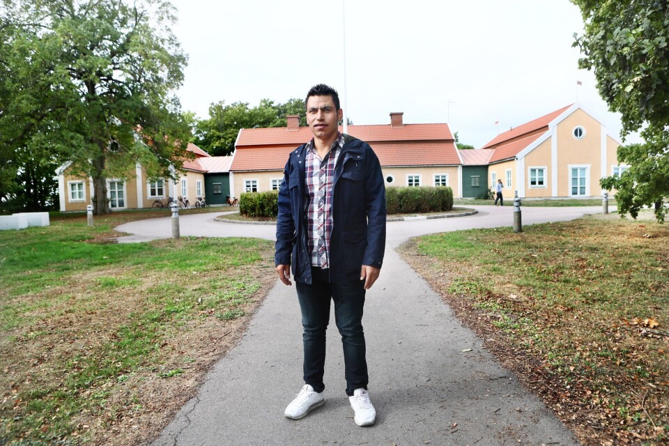 Luai Mostafa tycker det behövs mer integration mellan svenskar och invandrare, annars ökar främlingsfientligheten. ”Om vi inte är en del av samhället ser inte svenskarna att vi är som dem”, säger han.