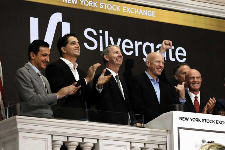 I november 2019 börsnoterades Silvergate på New York-börsen. Nu meddelas att banken kommer att avveckla sin verksamhet och likvideras.