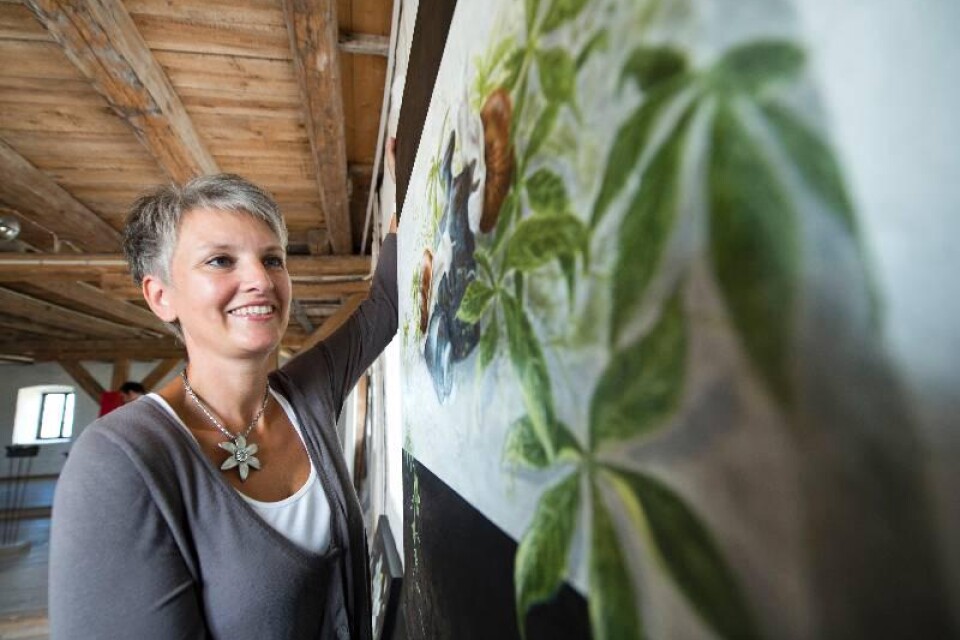Kamilla Hansson lämnar sitt Skal – ateljén heter så – i Västra Värlinge för att visa närmiljöinspirerade vyer.