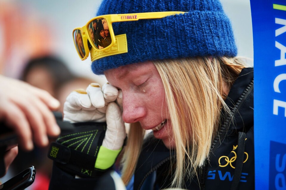 Sandra Näslund i tårar efter sistaplatsen i OS-finalen i skicross.