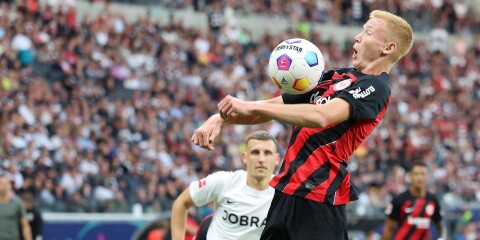 Hugo Larsson har fått en fin start som utlandsproffs i Eintracht Frankfurt.