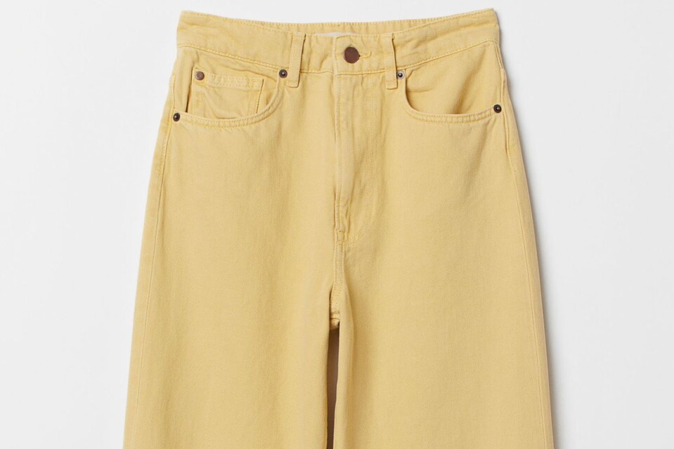 Jeans i färgad denim (hög midja och raka och vida ben), H&M, 399 kr.