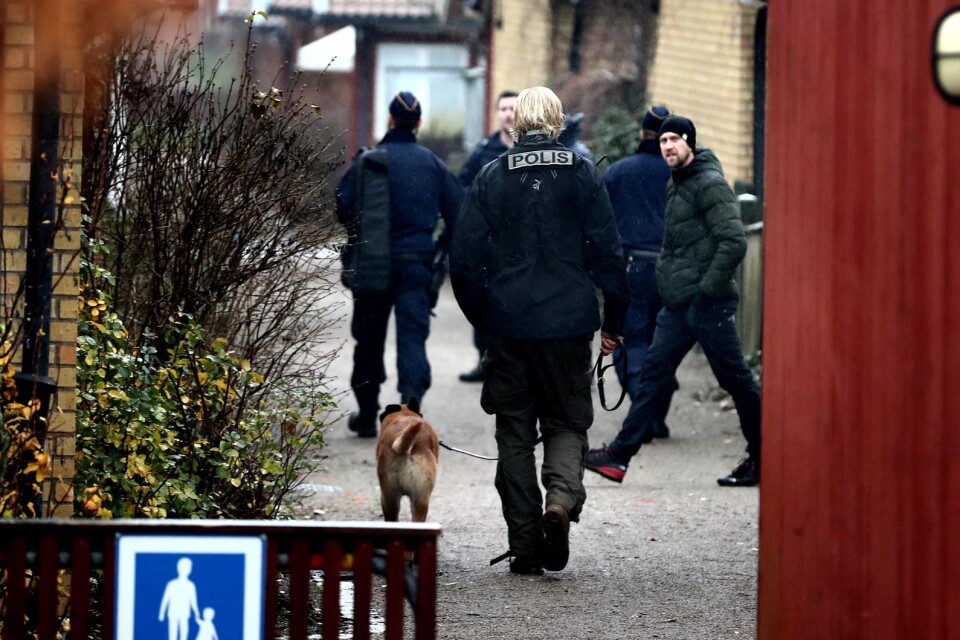 Polisen gjorde flera operativa insatser på olika platser i Kalmartrakten under fredagen i sin jakt på den försvunna 6-årige pojken.