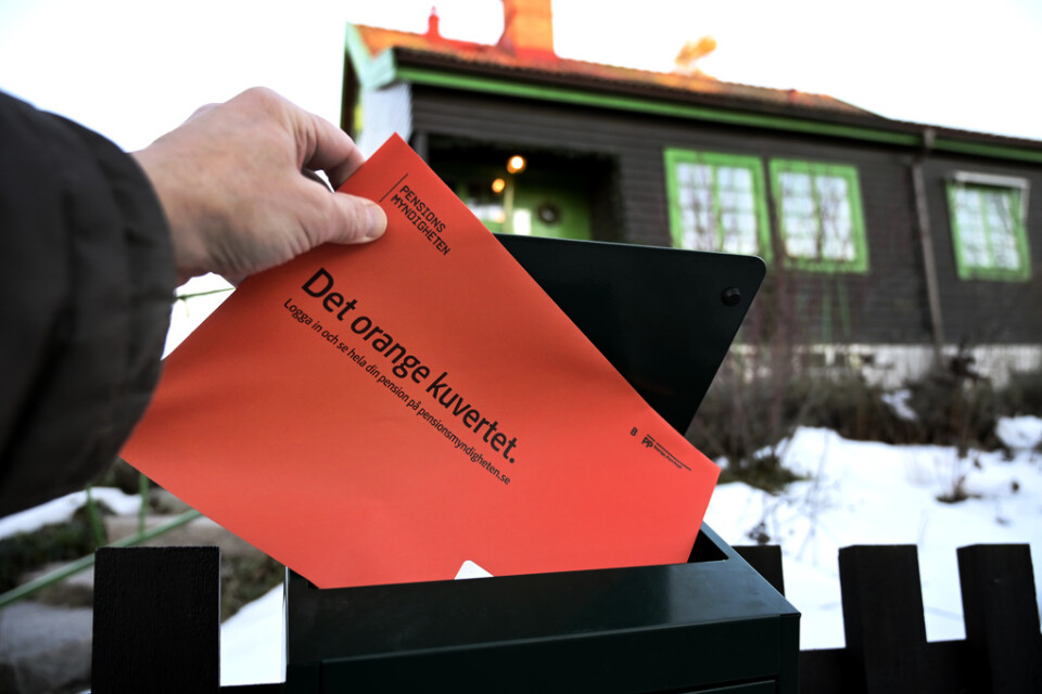 Varje år informeras svenskarna om sin pension via det orange kuvertet. Arkivbild.