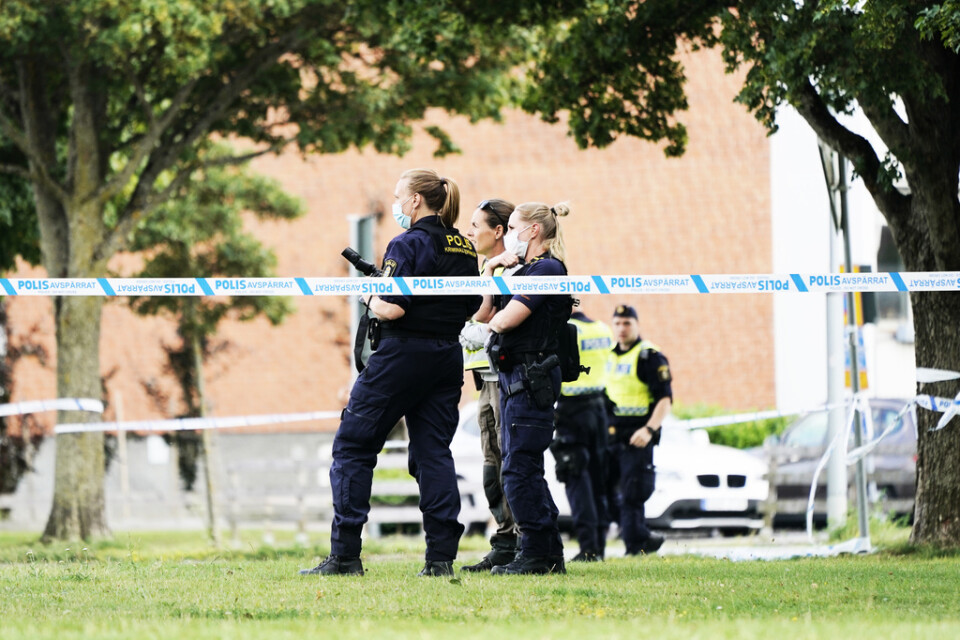 Polisens tekniker på plats efter skottlossningen i Kristianstad.
