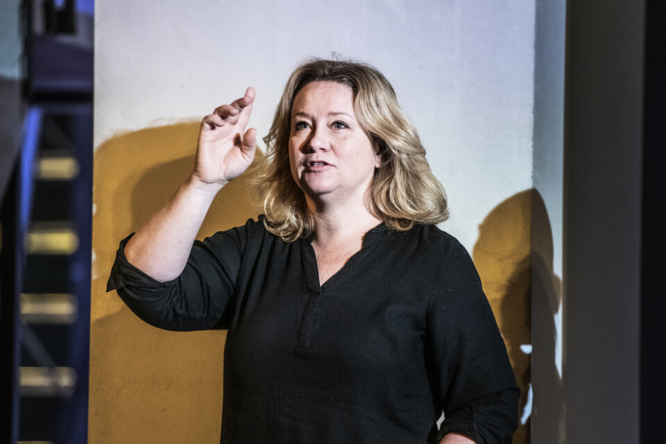 Maria Sid, teater- och scenkonstchef på Kulturhuset Stadsteatern i Stockholm säger att det gör lite extra ont när nyskrivna föreställningar inte får sin rättmätiga premiär.