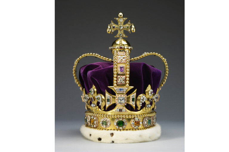 350-årig krona modifieras för Charles III