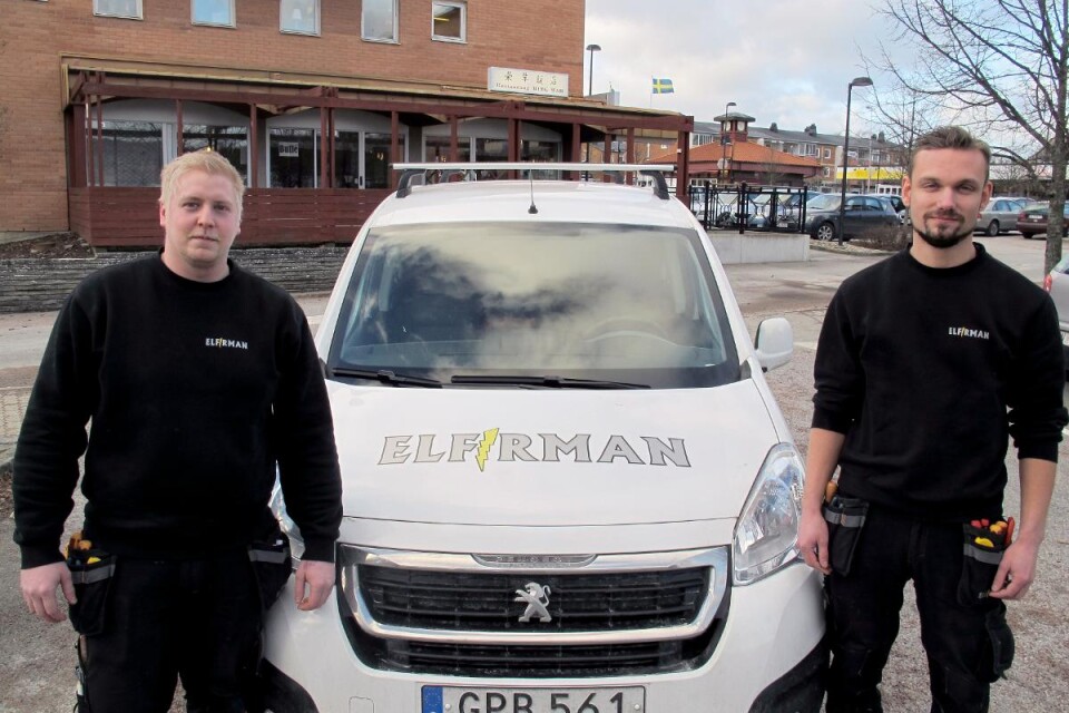 26-åringarna och barndomsvännerna Erik Halling och Joakim Andersson valde att våga satsa och startade företaget Elfirman i Västra Blekinge. Foto: Pär Trulsson