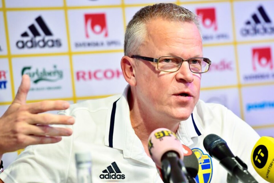 Förbundskapten Janne Andersson under pressträffen i Amsterdam. Sverige förlorade VM-kval matchen mot Nederländerna med 2-0 och är nu klara för VM-playoff.