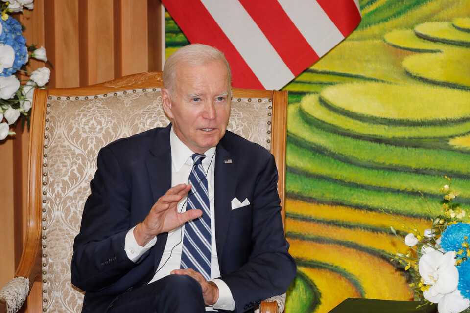 USA:s president Joe Bidens regering har förhandlat fram en överenskommelse som innebär att USA får hem fem amerikanska medborgare som suttit fängslade i Iran. Priset blir drygt sex miljarder dollar.
