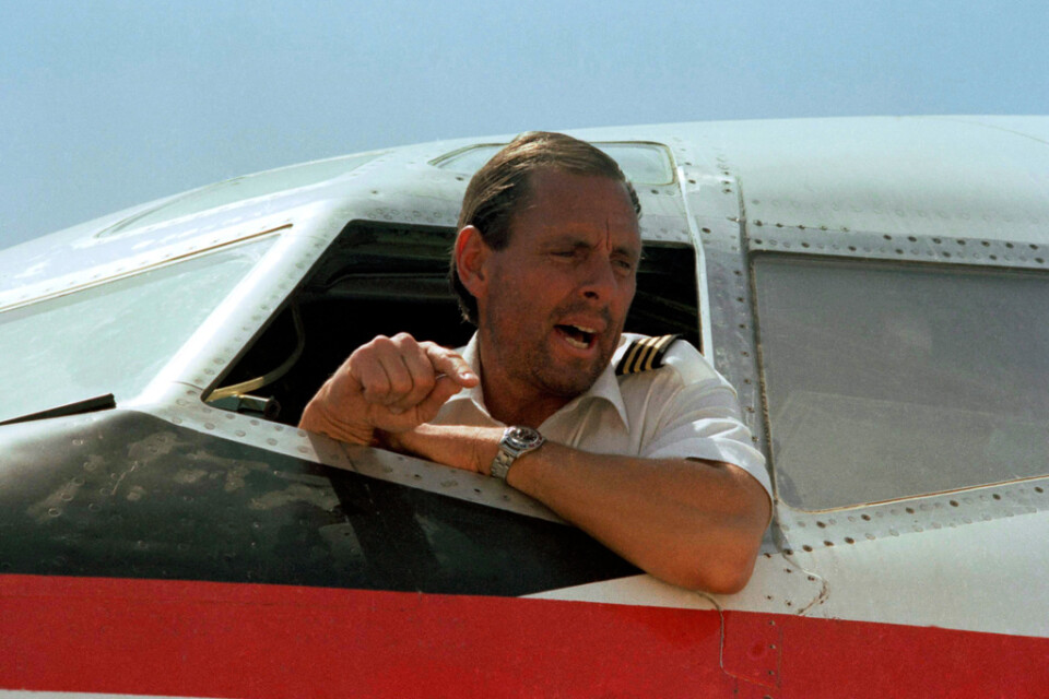 Kapningen för 34 år sedan följdes av en hel värld. Kapten John Testrake tvingades flyga till flera länder under de 17 dagar planet hölls kapat. På arkivbilden talar han med reportrar på Beiruts flygplats.