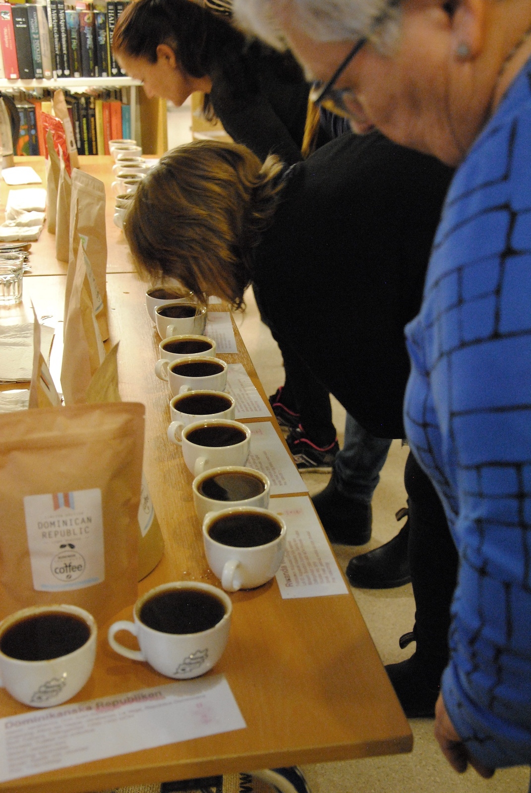 Dofter och smaker varierade starkt vid kaffeprovningen. FOTO: SUSANNE GÄRE