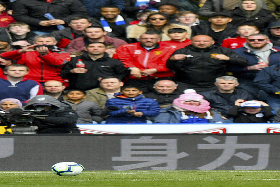 Huddersfields Isaac Mbenza kvitterade till 1–1 mot Manchester United.