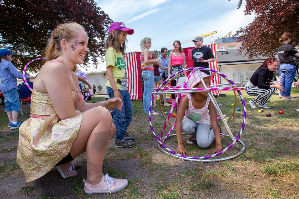 Cirkusfabriken från Malmö håller i flera aktiviteter under årets barnfestival. På lördagen, den 16 maj, ger de en cirkusföreställning.