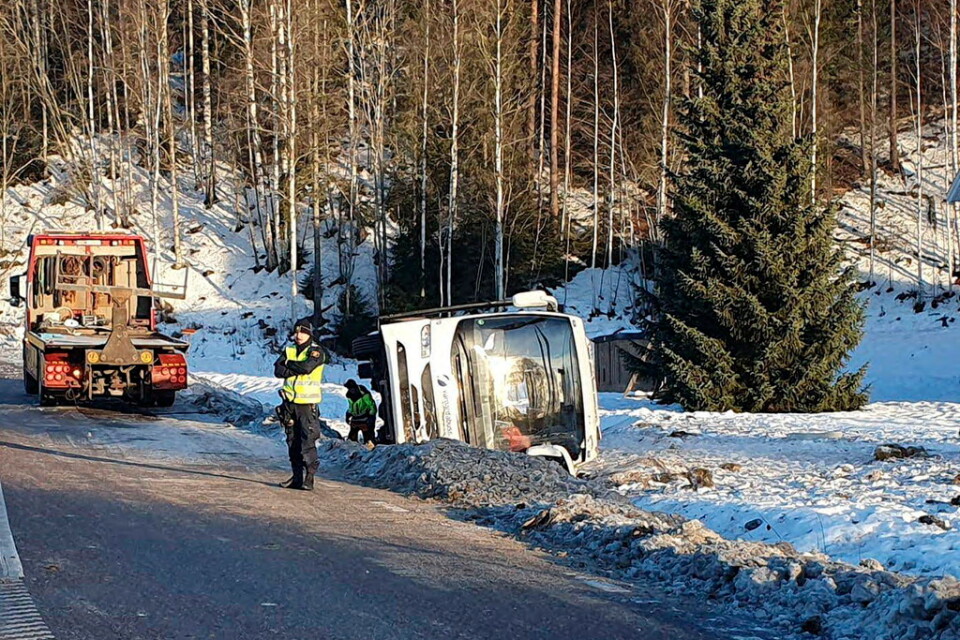 En person skadades allvarligt i bussolyckan i norra Värmland.