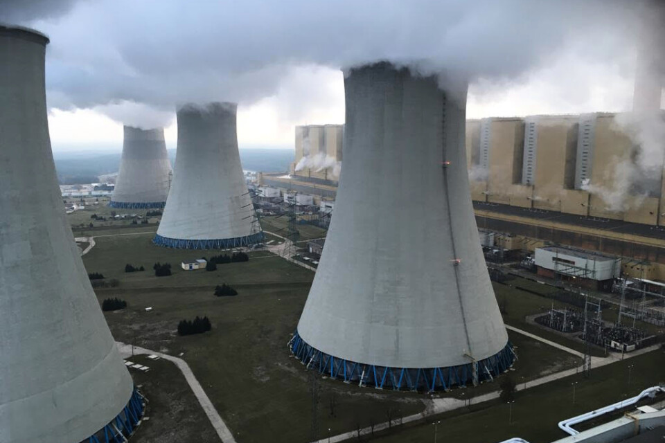 Kol är ett energislag som beskattas lågt i jämförelse med den klimatpåverkan det orsakar, skriver OECD i en ny rapport. Arkivbild på kolkraftverk i Polen.