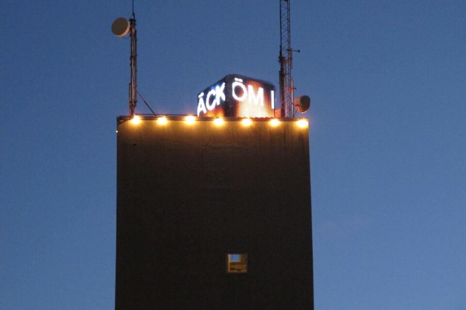 "Glöm inte att släcka ljusen", står det på tornet. Foto: Johan Svensson