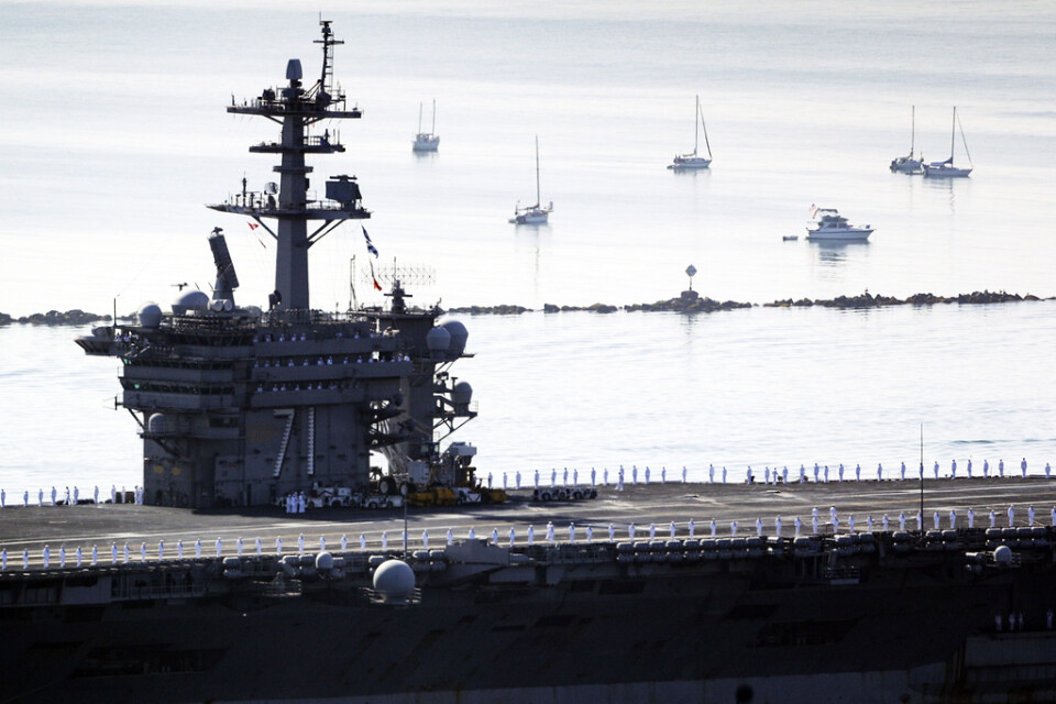 Amerikanskt hangarfartyg utanför San Diego. Arkivbild.