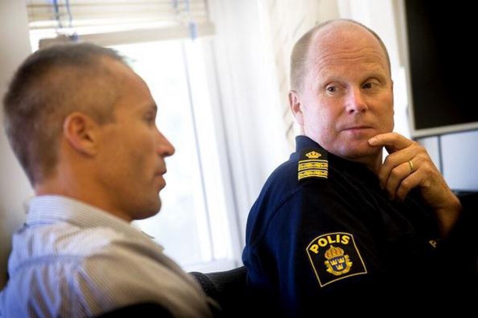 Chefen för kriminalpolisens underrättelsetjänst, Roger Thurnil, och närpolischef Bo Bagewitz är oroade över utvecklingen. Bild: Lasse Ottosson