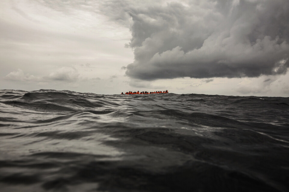 Upp till 16 migranter saknas efter att ha försökt korsa Medelhavet på en liten flotte. Fyra har omkommit. Arkivbild.