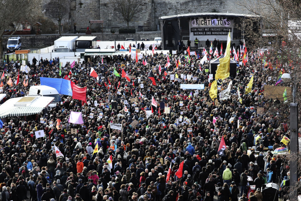 Tusentals människor demonstrerade på lördagen i staden Erfurt i tyska Thüringen.