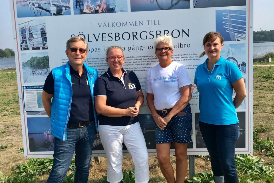 Moderaterna Alexander Wendt, Kith Mårtensson, Inger Pilthammar och Annicka Engblom presenterade sin politik vid brofästet i Sölvesborg.