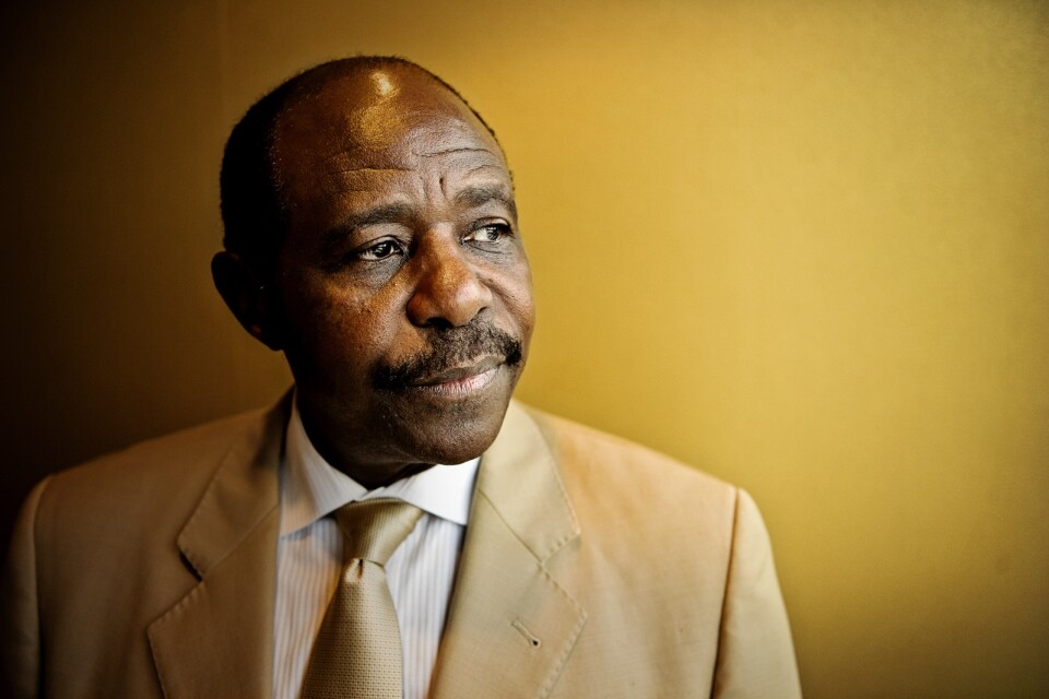 Genom att låta flyktingar bo på hotellet i Kigali där han arbetade, anses Paul Rusesabagina ha räddat livet på omkring 1 200 flyktingar undan folkmordet i Rwanda, som kostade nära en miljon människor livet.