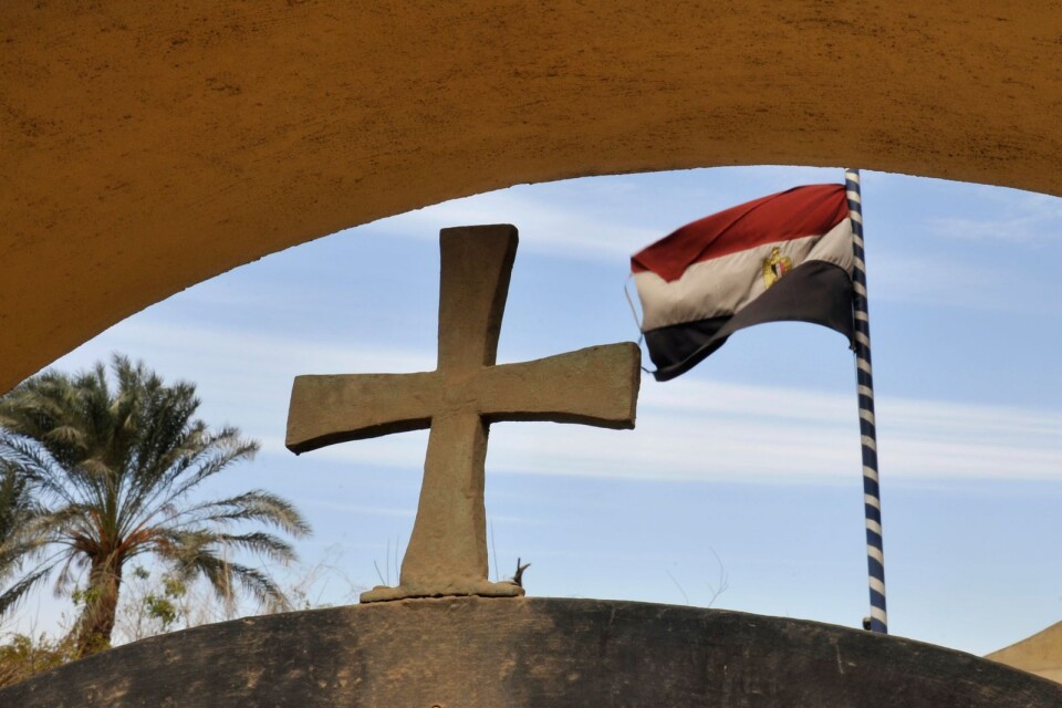 En polis dödades av en bomb som utlöstes utanför en kyrka i Egypten. Arkivbild.