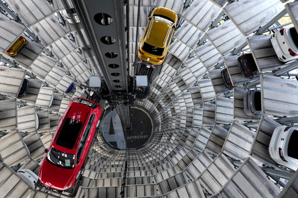 Ett av två "biltorn" i staden Wolfsburg, där Volkswagen tillverkar bilar. Arkibild.
