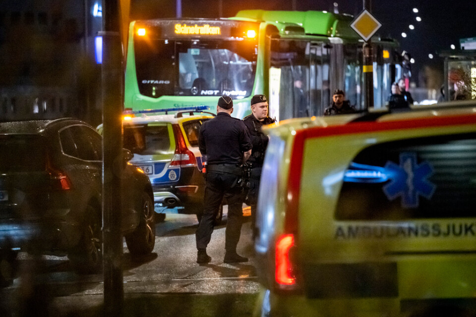 Under ett rån på en stadsbuss i Malmö i april blev en flicka svårt knivskuren. Nu döms rånarna till fängelse. Arkivbild.