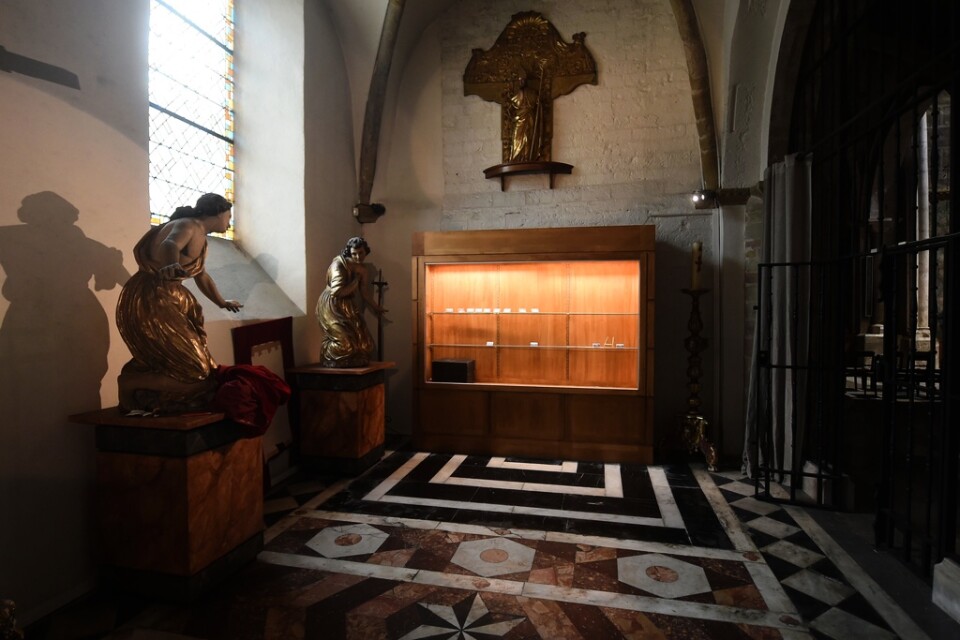 Ett numera tomt skåp som innehöll gamla kyrkliga föremål i medeltidskatedralen i staden Oloron-Sainte-Marie i sydvästra Frankrike.
