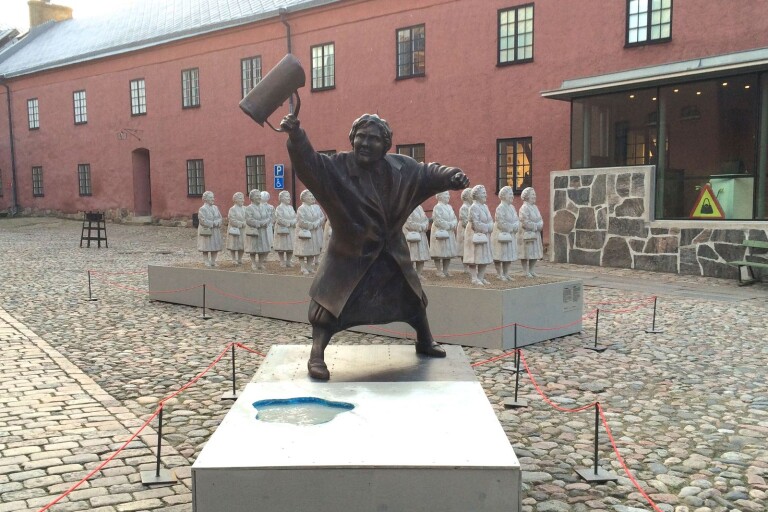 Arwins staty avtäcks i Alingsås