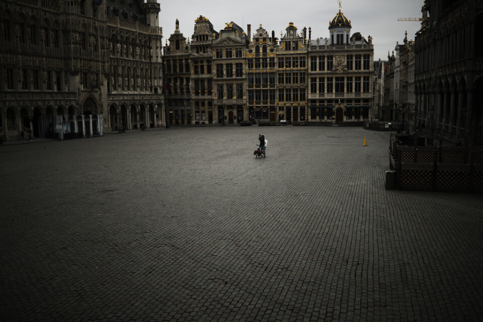 Tomt värre på klassiska Grand Place – Stora torget – i Bryssel, där skarpa restriktioner införts på grund av coronaspridningen. Arkivfoto.