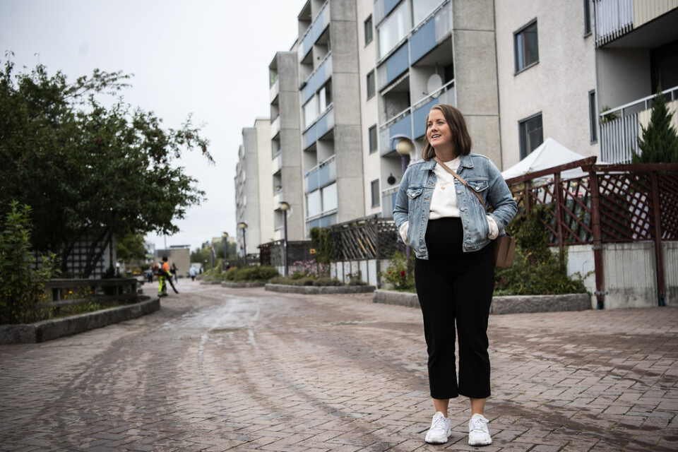 "Grannar tycker det är otryggt när det är många olika personer som kommer och går, eftersom de inte vet vem som bor där", säger Malin Sultan, jurist på Stockholmshem.