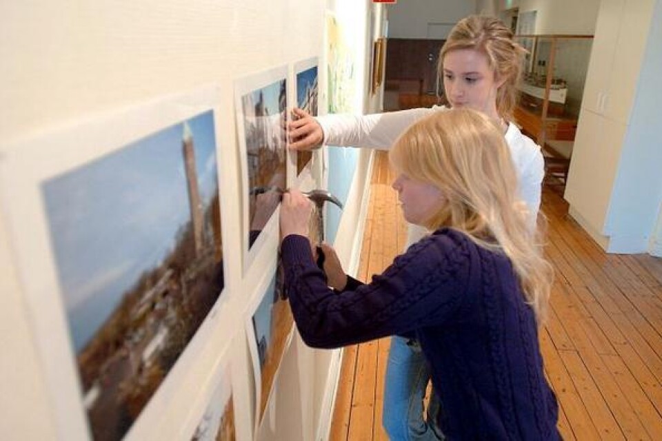 Sofie Larsson och Helen Frid har undersökt skillnaden mellan Ystad och Trelleborg. Det resulterade i en utställning.