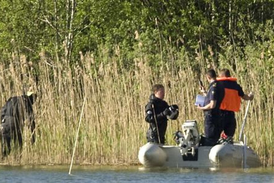 Två kroppar bärgades ur Häljasjön. Bild: Scanpix