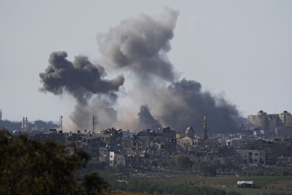 En israelisk bombning i Gazaremsan, sedd från södra Israel, den 18 oktober.