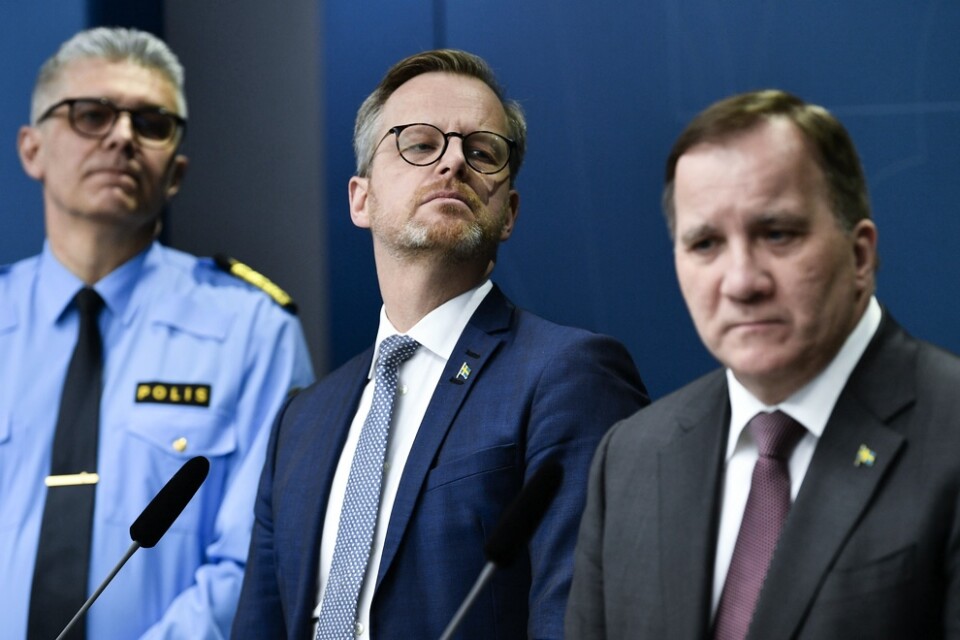 Rikspolischef Anders Thornberg, Inrikesminister Mikael Damberg, och statsminister Stefan Löfven under pressträffen där de berättade om den nya förordningen.