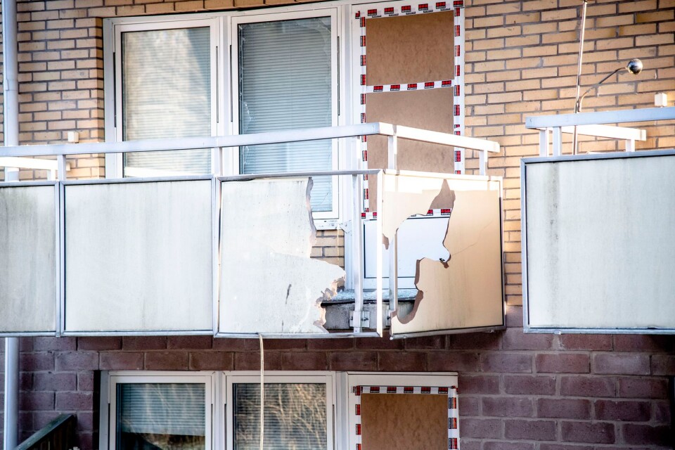Även grannens balkongdörr fick skador vid explosionen.
