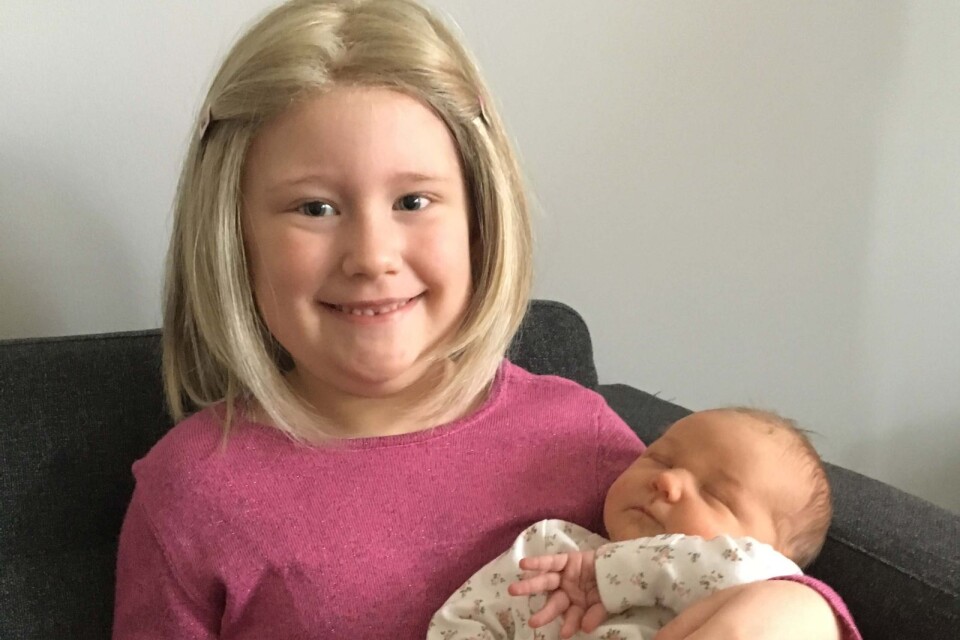 Victoria Johansson och Rikard Jennerstrand, Oskarshamn, fick den 11 november en dotter som heter Althea. Vikt 3660 g, längd 50 cm. Syskon: Ester.