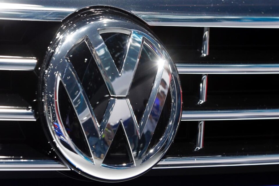 Kritiken växer mot Volkswagen efter nya uppgifter att företaget fuskat med även bensinmotorer. - Ett tydligt tecken på att koncernen behöver vända på flera stenar, säger Motormännens informationschef Jon Stenbeck Hur många av bilarna som körs omkring på