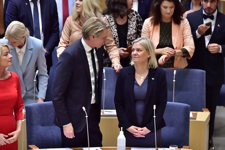 Magdalena Andersson är åter vald. Men utan både budget och koalitionspartner.