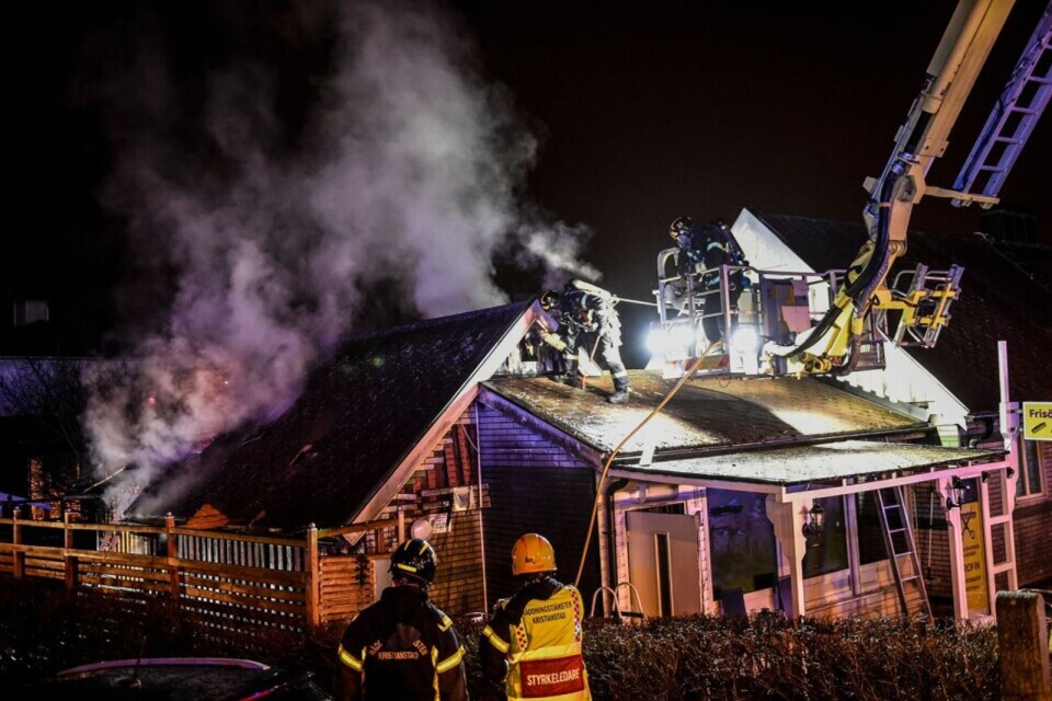 ”Vi har lyckats förhindra att branden spred sig till villan”, säger Patrik Freij, inre befäl vid räddningstjänsten i Kristianstad.