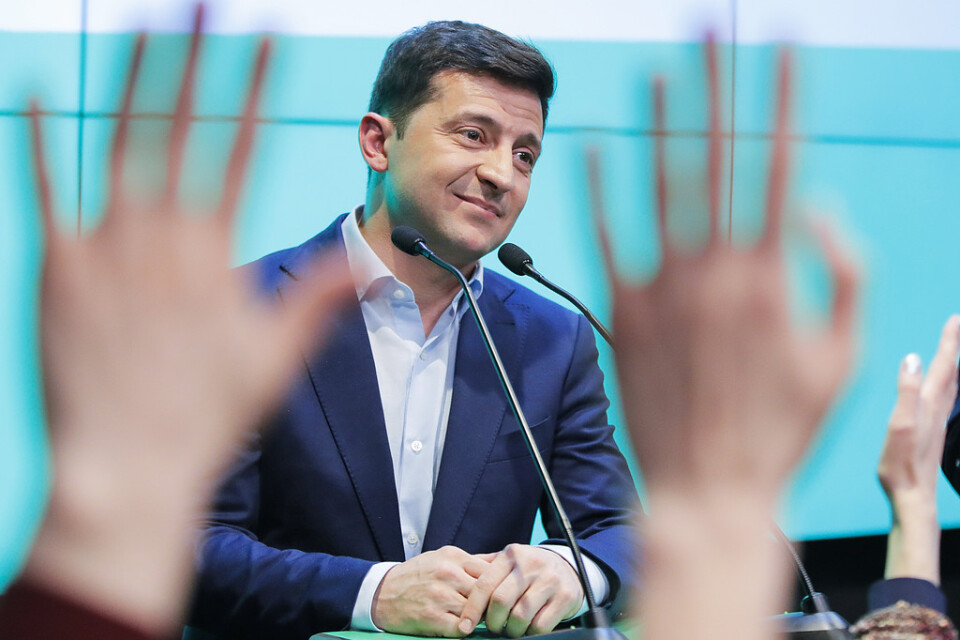Ukrainarna har röstat för den före detta tv-komikern Volodymyr Zelenskyj i presidentvalet.