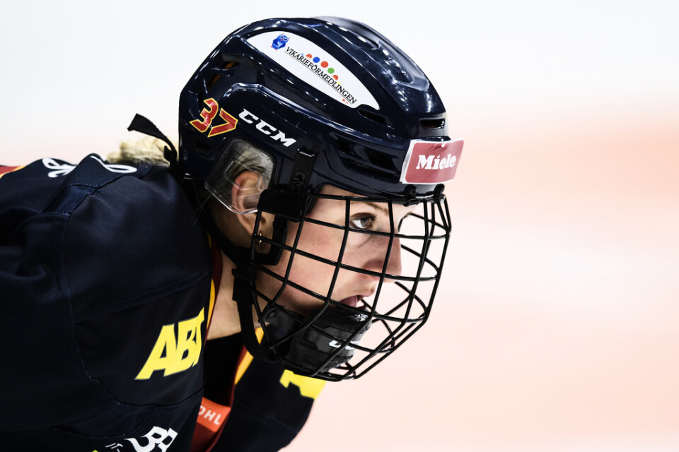 Josefine Holmgren gjorde säsongens första match när hennes Djurgården vann stort över Leksand. Arkivbild.