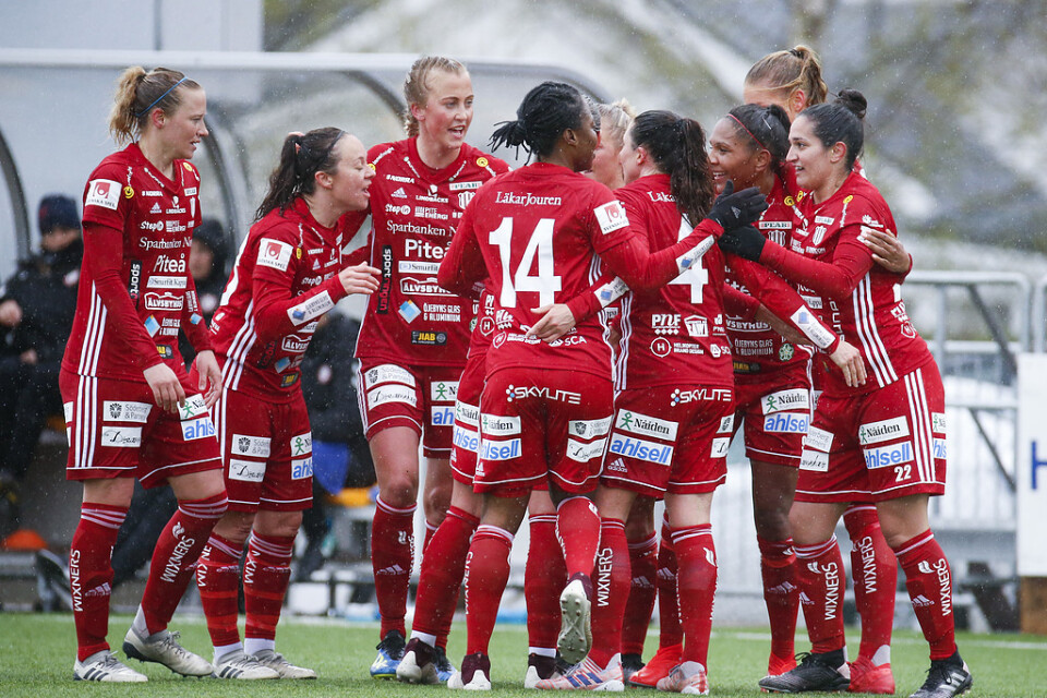 Piteå jublar efter 1–0 målet mot Kristianstad.