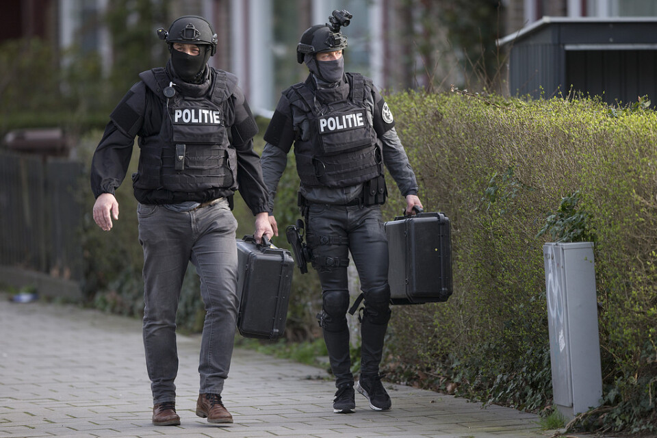 Nederländska antiterrorstyrkan grep 37-åringen efter en flera timmar lång polisinsats på måndagen.